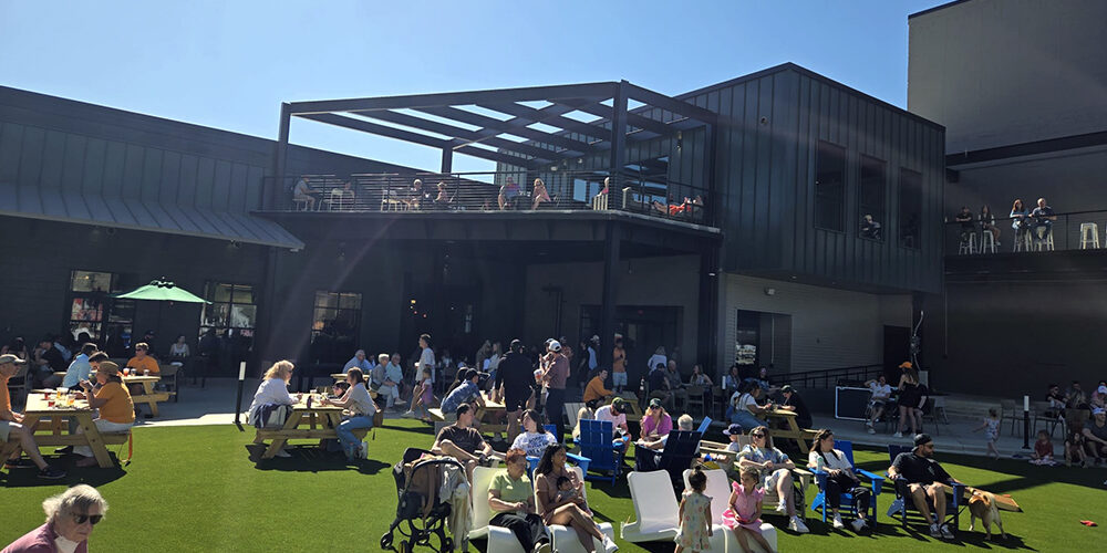 Outdoor-lawn-at-Kerns